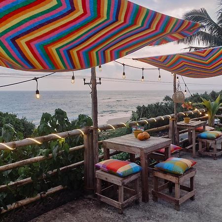 Gaia Ocean Surf Yoga Hostel Ahangama Exterior foto