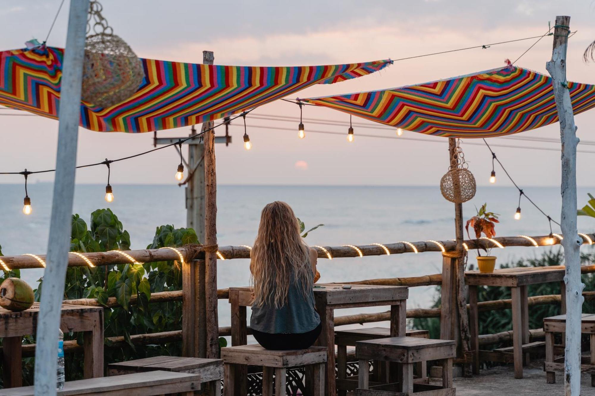 Gaia Ocean Surf Yoga Hostel Ahangama Exterior foto