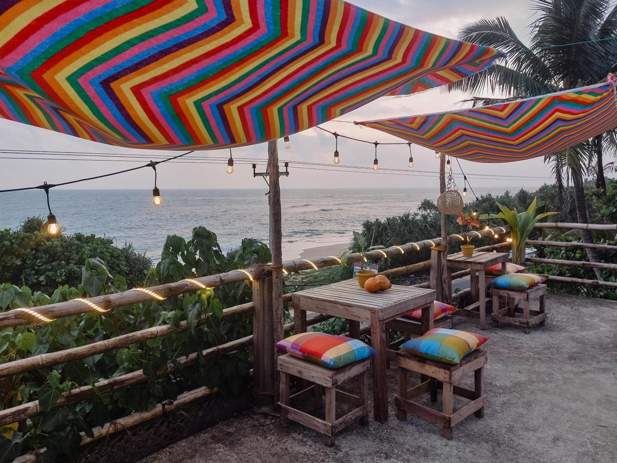 Gaia Ocean Surf Yoga Hostel Ahangama Exterior foto