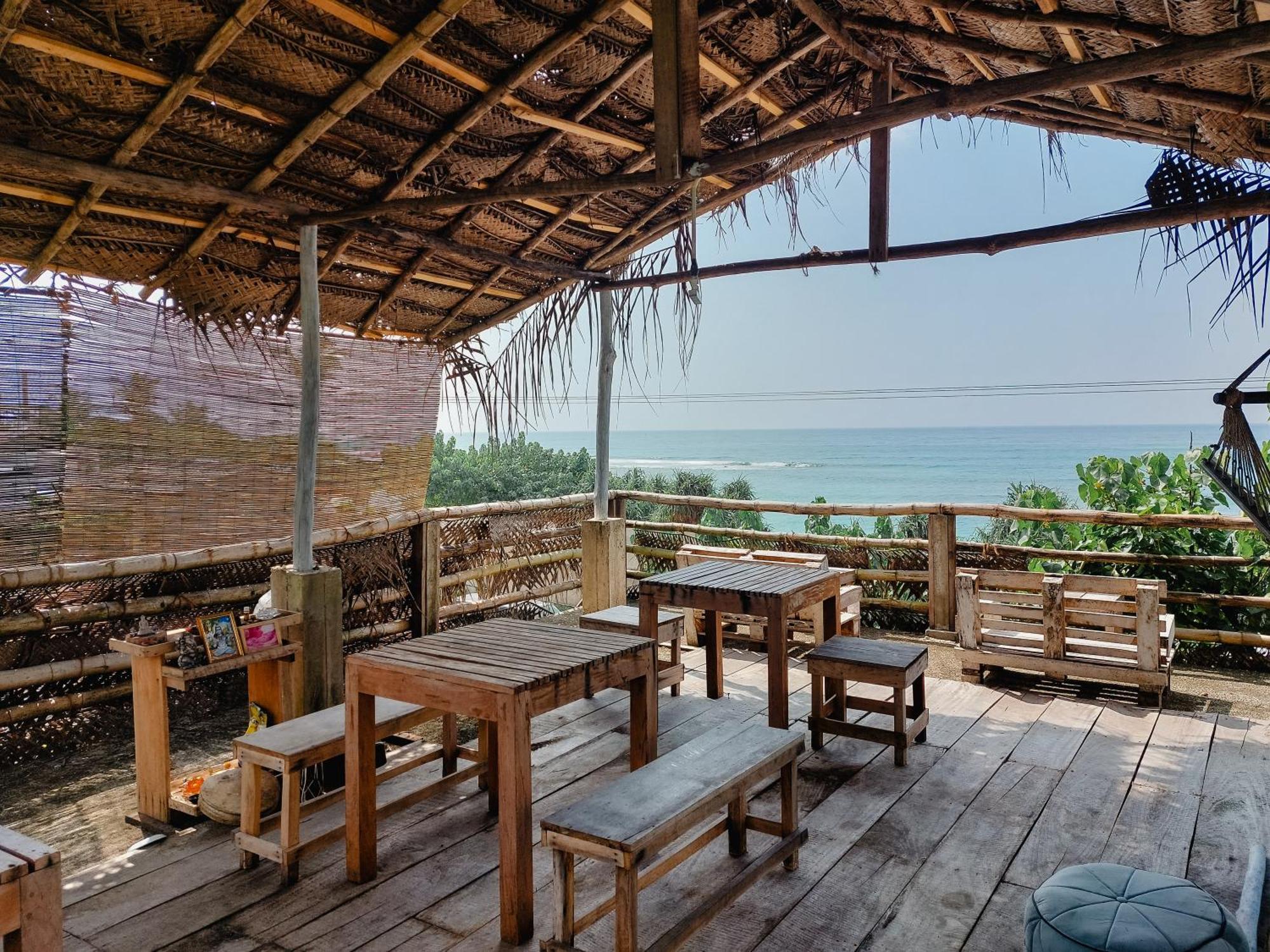 Gaia Ocean Surf Yoga Hostel Ahangama Exterior foto