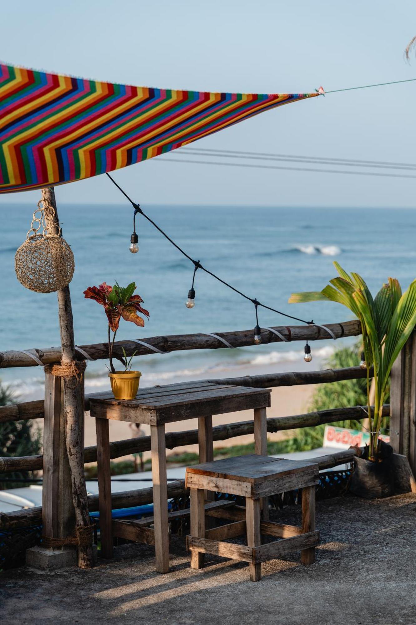 Gaia Ocean Surf Yoga Hostel Ahangama Exterior foto