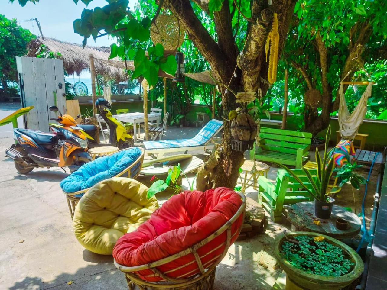 Gaia Ocean Surf Yoga Hostel Ahangama Exterior foto