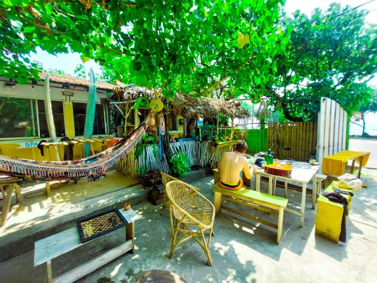 Gaia Ocean Surf Yoga Hostel Ahangama Exterior foto